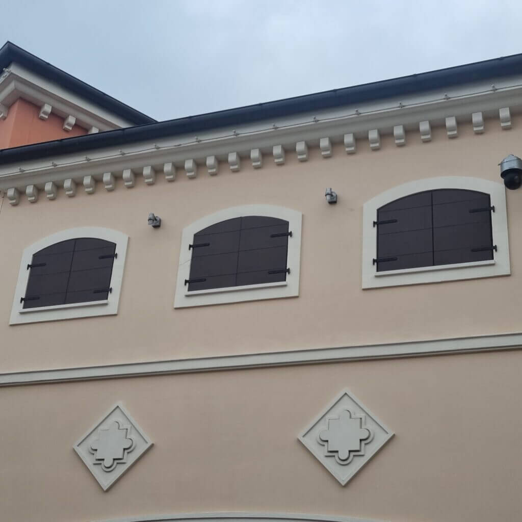 Cornicioni in polistirolo: scopri le migliori soluzioni decorative nel nostro catalogo